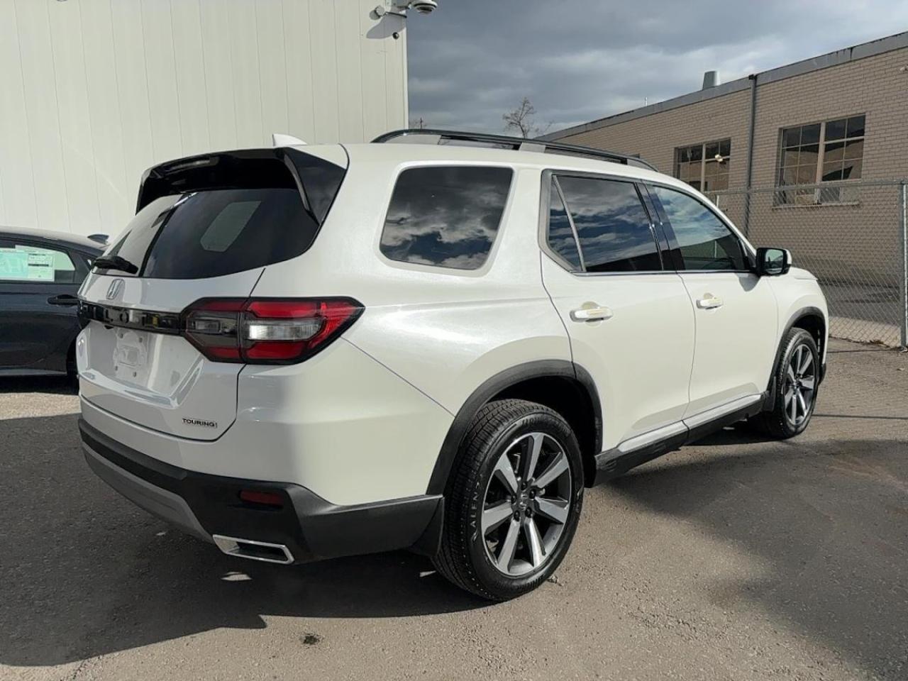 2025 Honda Pilot Touring Honda Certified 7YR/160K Warranty Photo