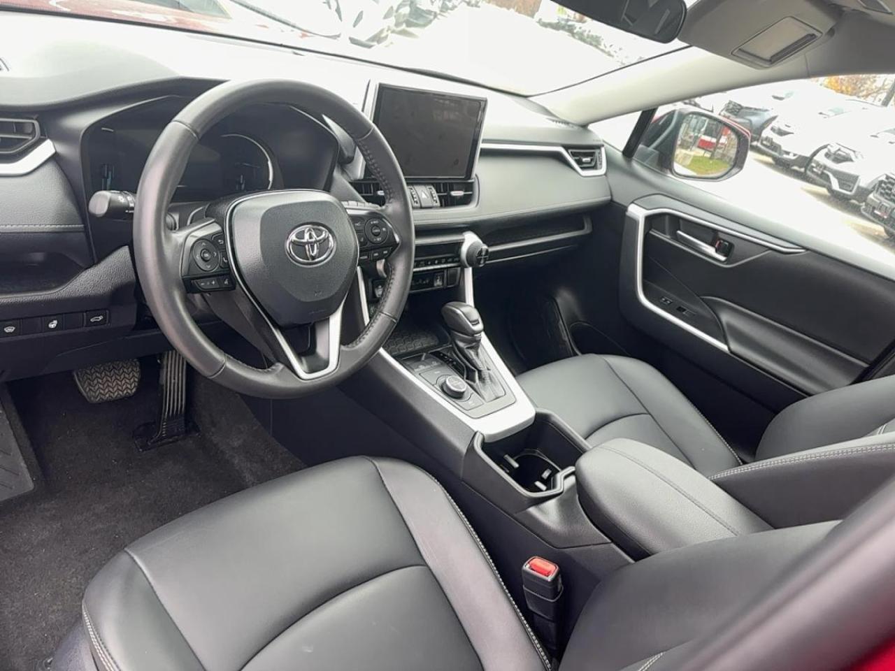 2025 Toyota RAV4 Hybrid XLE AWD Brand New Condition! Photo