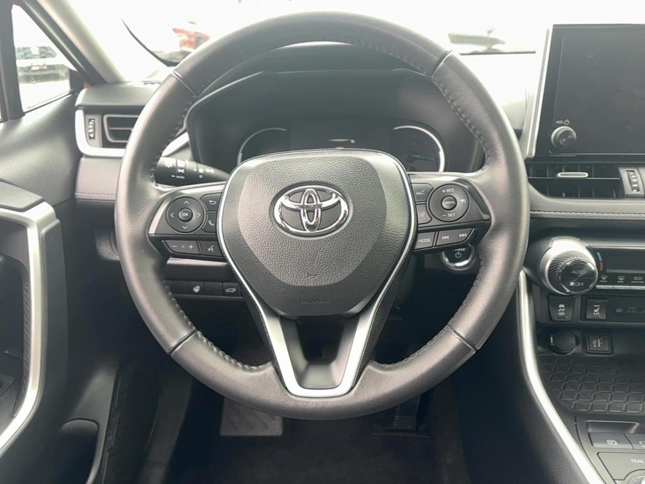 2025 Toyota RAV4 Hybrid XLE AWD Brand New Condition! Photo