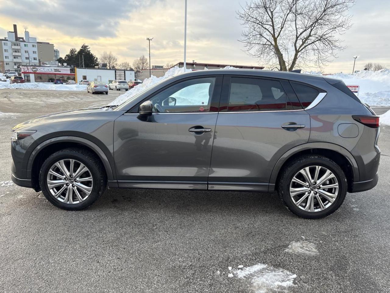2022 Mazda CX-5 Signature Extra Set Of Winter Tires Included Photo4