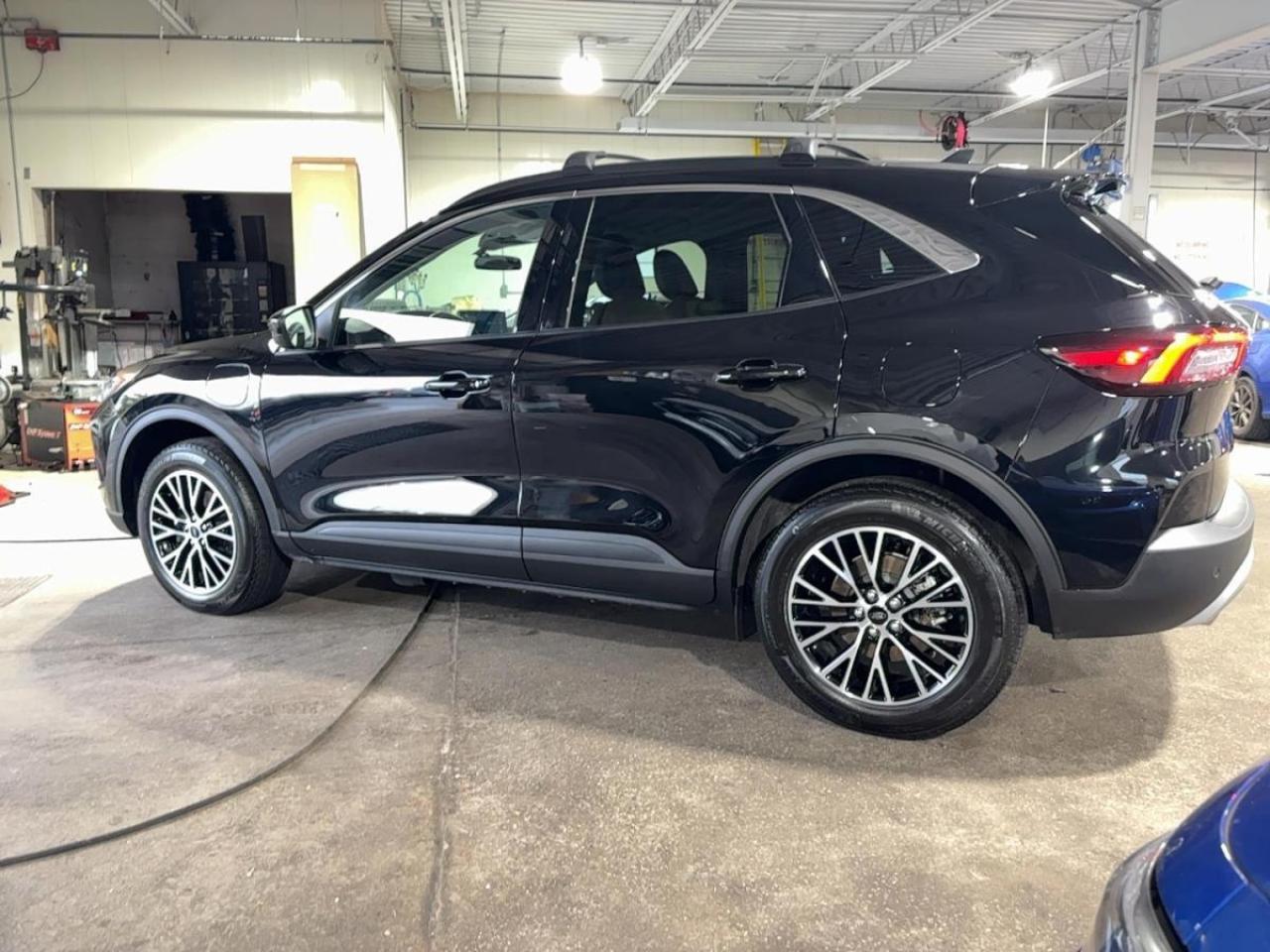 2024 Ford Escape PHEV Leather   CarPlay   Navi Photo3