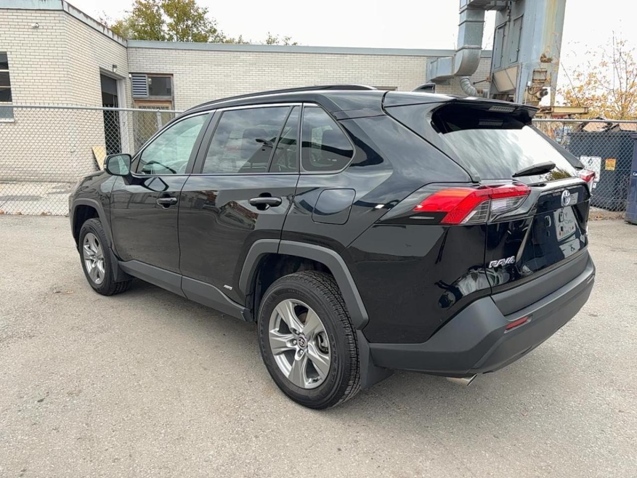 2024 Toyota RAV4 Hybrid LE AWD Photo3