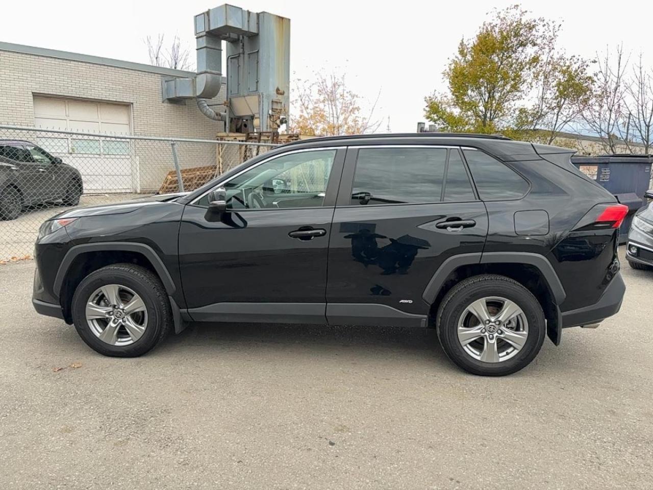 2024 Toyota RAV4 Hybrid LE AWD Photo