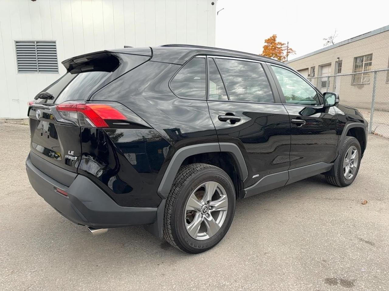 2024 Toyota RAV4 Hybrid LE AWD Photo