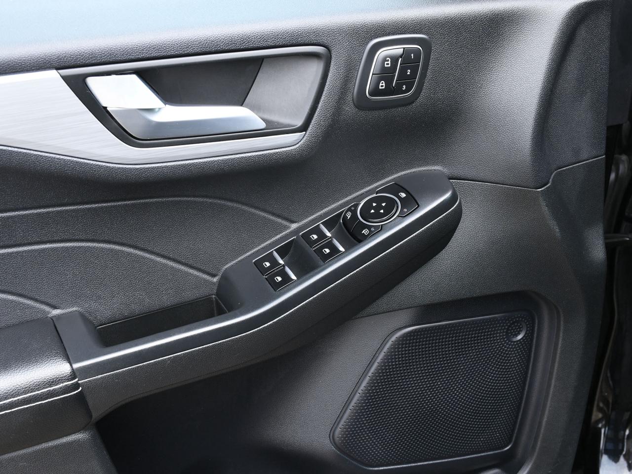 2023 Ford Escape Platinum CleanCarfax Leather Navigation PowerSeats Photo