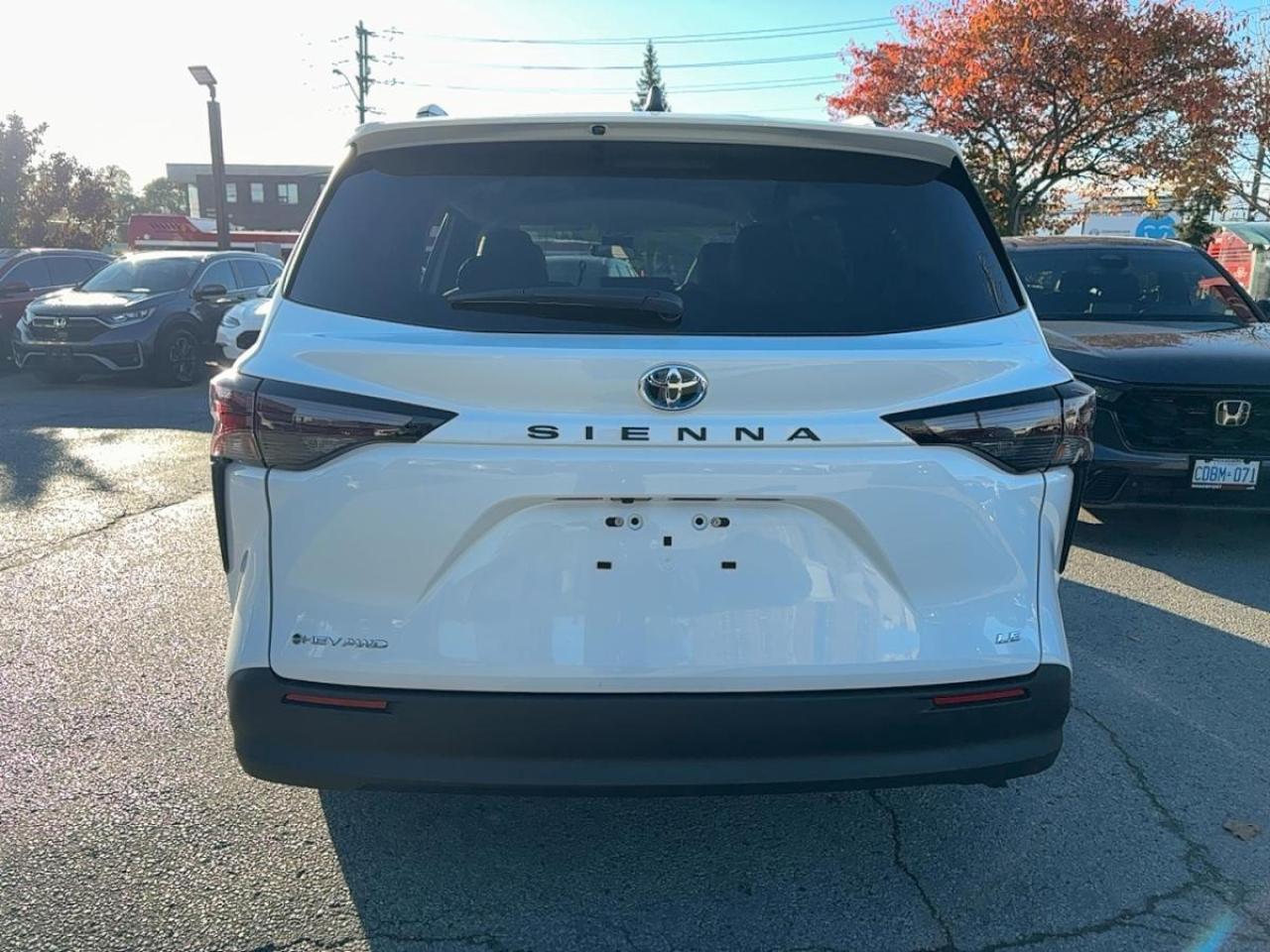 2025 Toyota Sienna LE AWD Hybrid Photo2