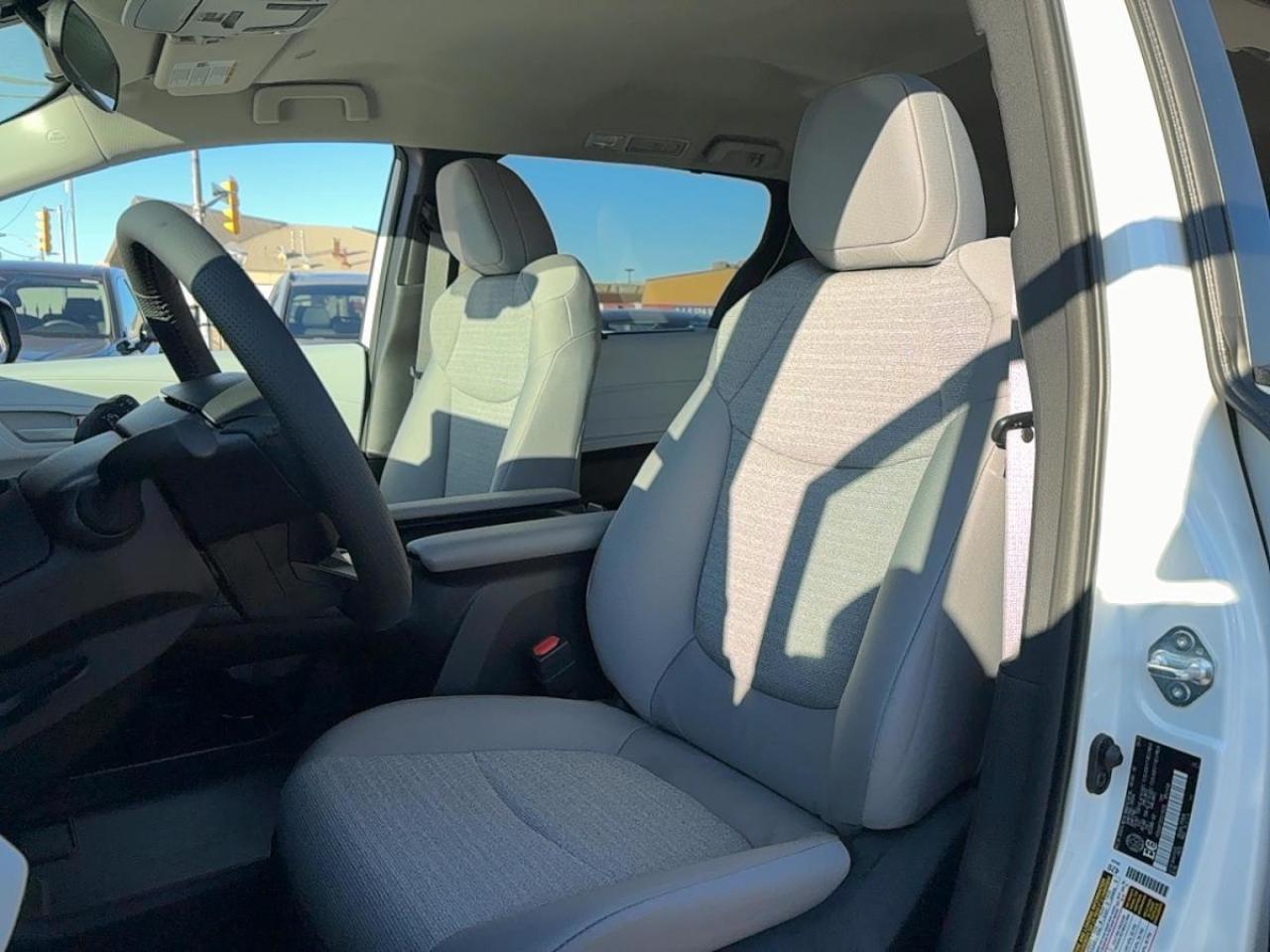 2025 Toyota Sienna LE AWD Hybrid Photo