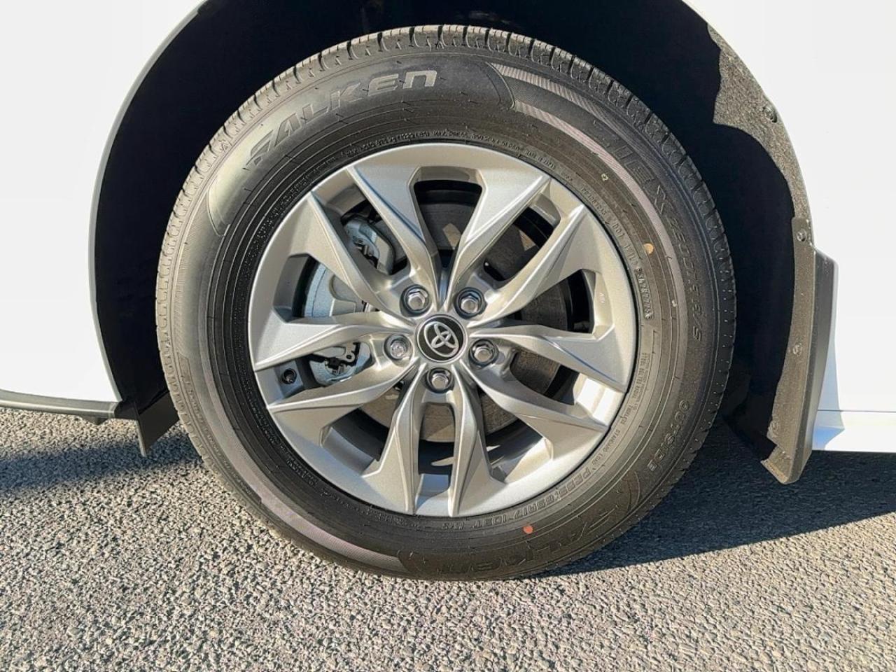 2025 Toyota Sienna LE AWD Hybrid Photo