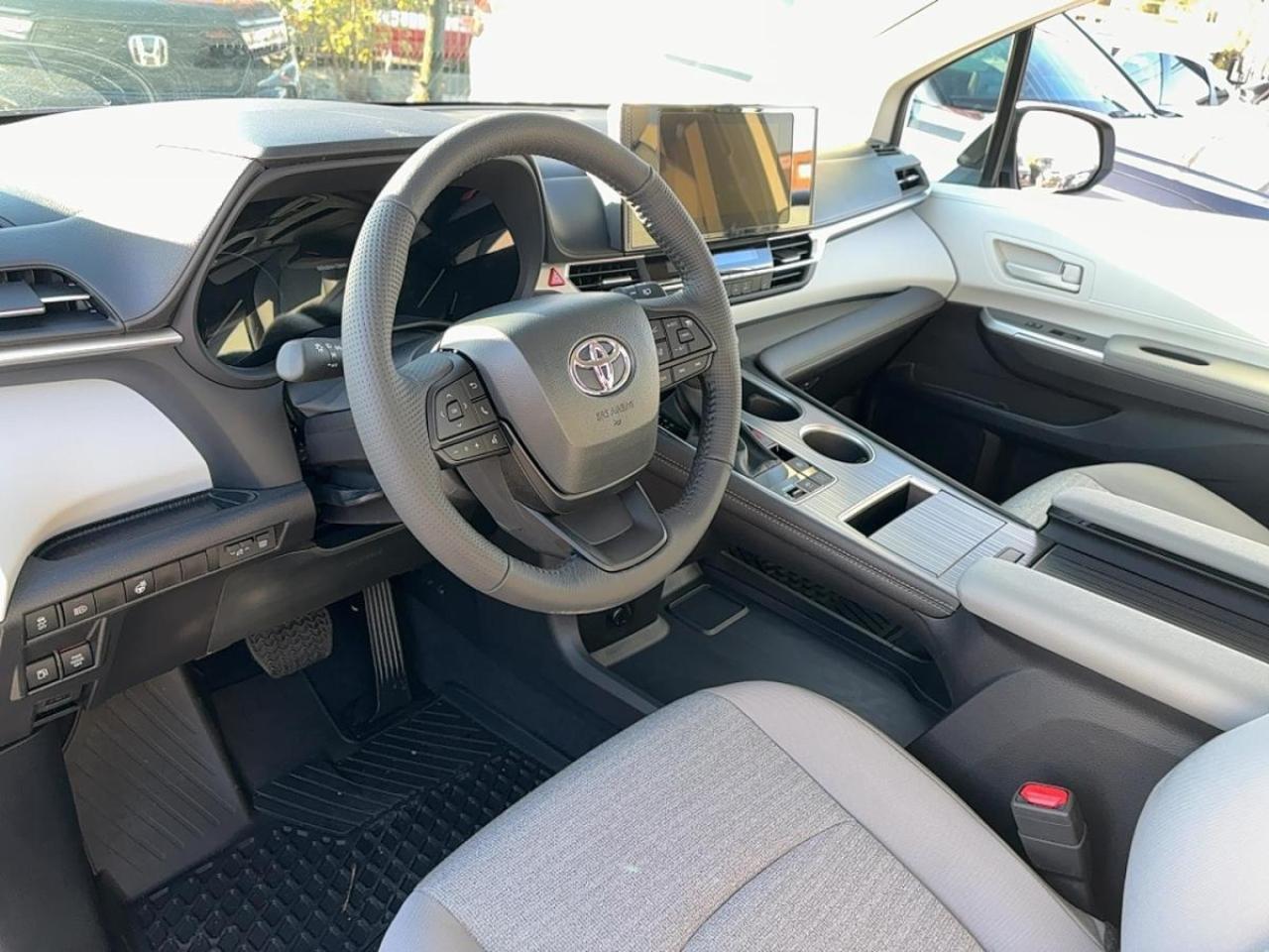 2025 Toyota Sienna LE AWD Hybrid Photo