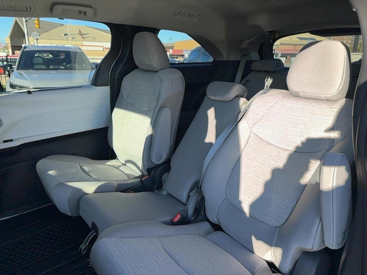 2025 Toyota Sienna LE AWD Hybrid Photo