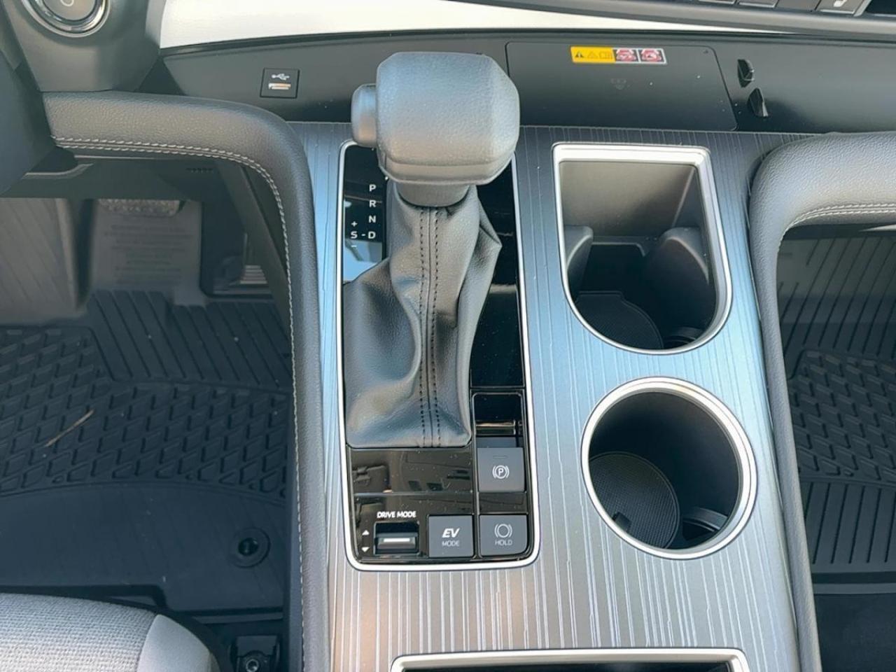 2025 Toyota Sienna LE AWD Hybrid Photo