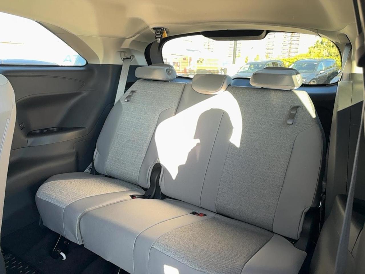 2025 Toyota Sienna LE AWD Hybrid Photo