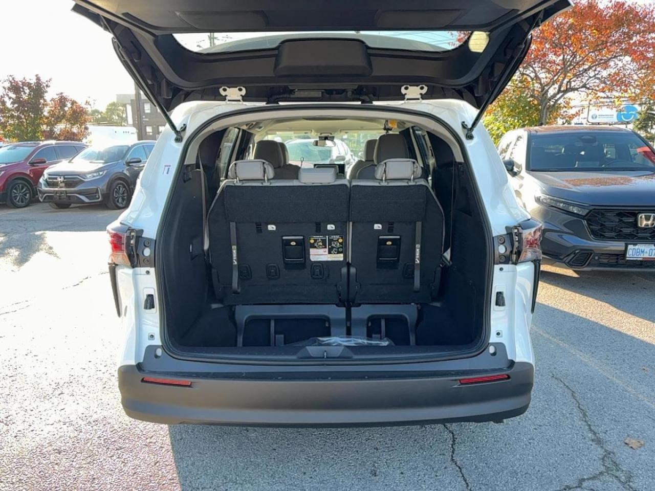 2025 Toyota Sienna LE AWD Hybrid Photo