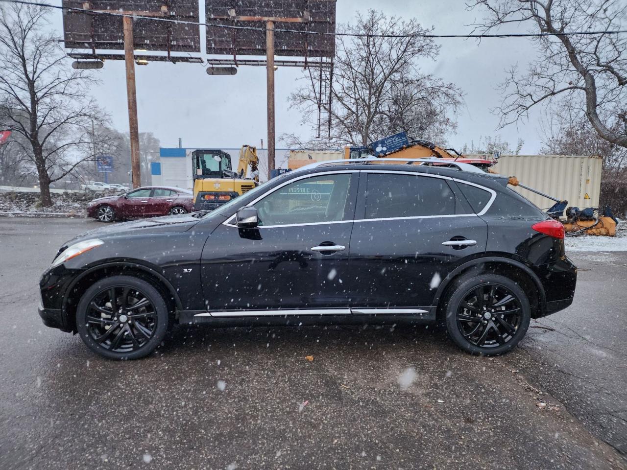 2016 Infiniti QX50 PREMIUM l Clean Carfax l NAV l AWD l Heated Seats