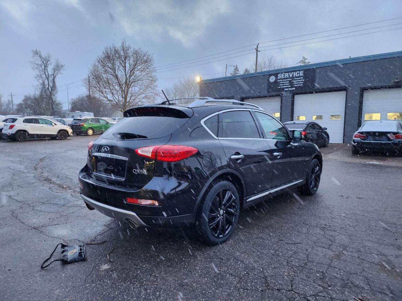 2016 Infiniti QX50 PREMIUM l Clean Carfax l NAV l AWD l Heated Seats