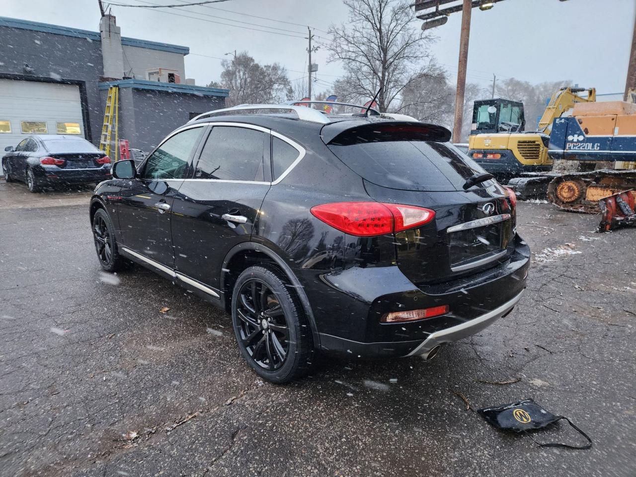 2016 Infiniti QX50 PREMIUM l Clean Carfax l NAV l AWD l Heated Seats