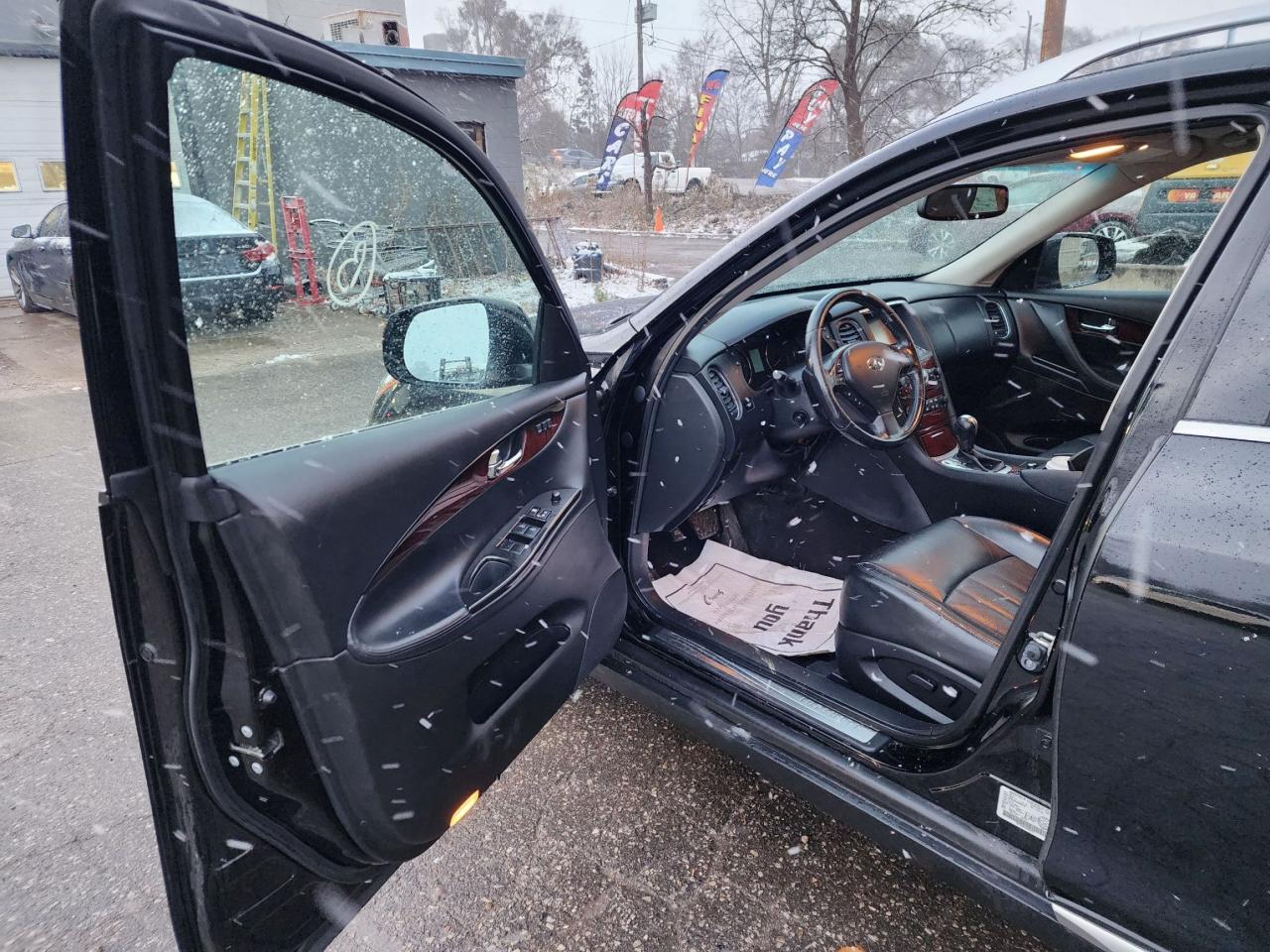 2016 Infiniti QX50 PREMIUM l Clean Carfax l NAV l AWD l Heated Seats