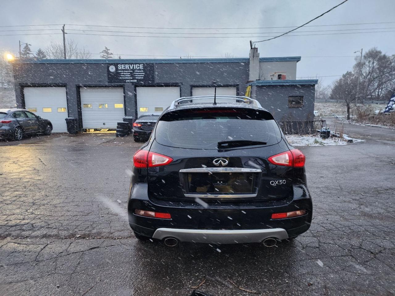 2016 Infiniti QX50 PREMIUM l Clean Carfax l NAV l AWD l Heated Seats