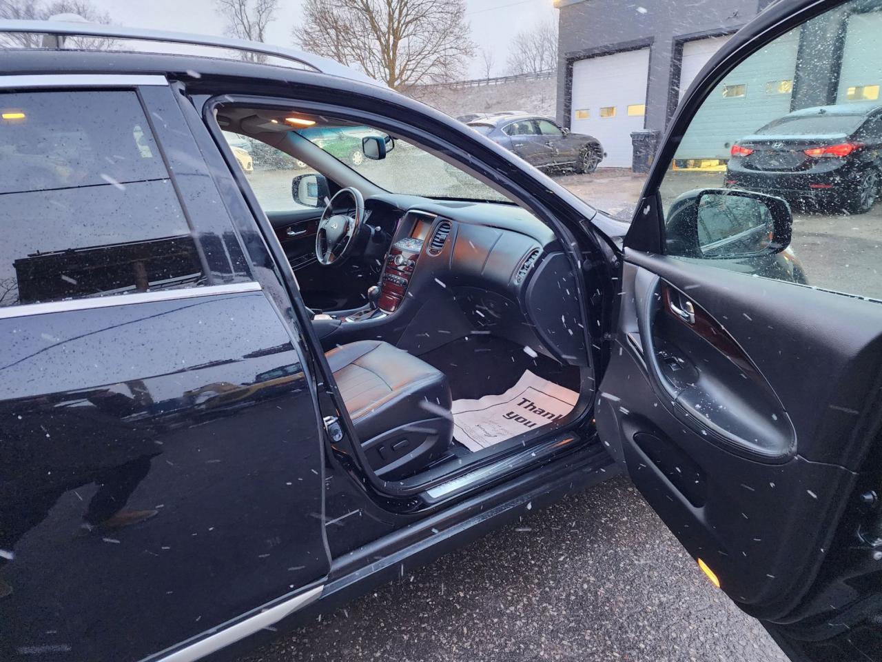 2016 Infiniti QX50 PREMIUM l Clean Carfax l NAV l AWD l Heated Seats