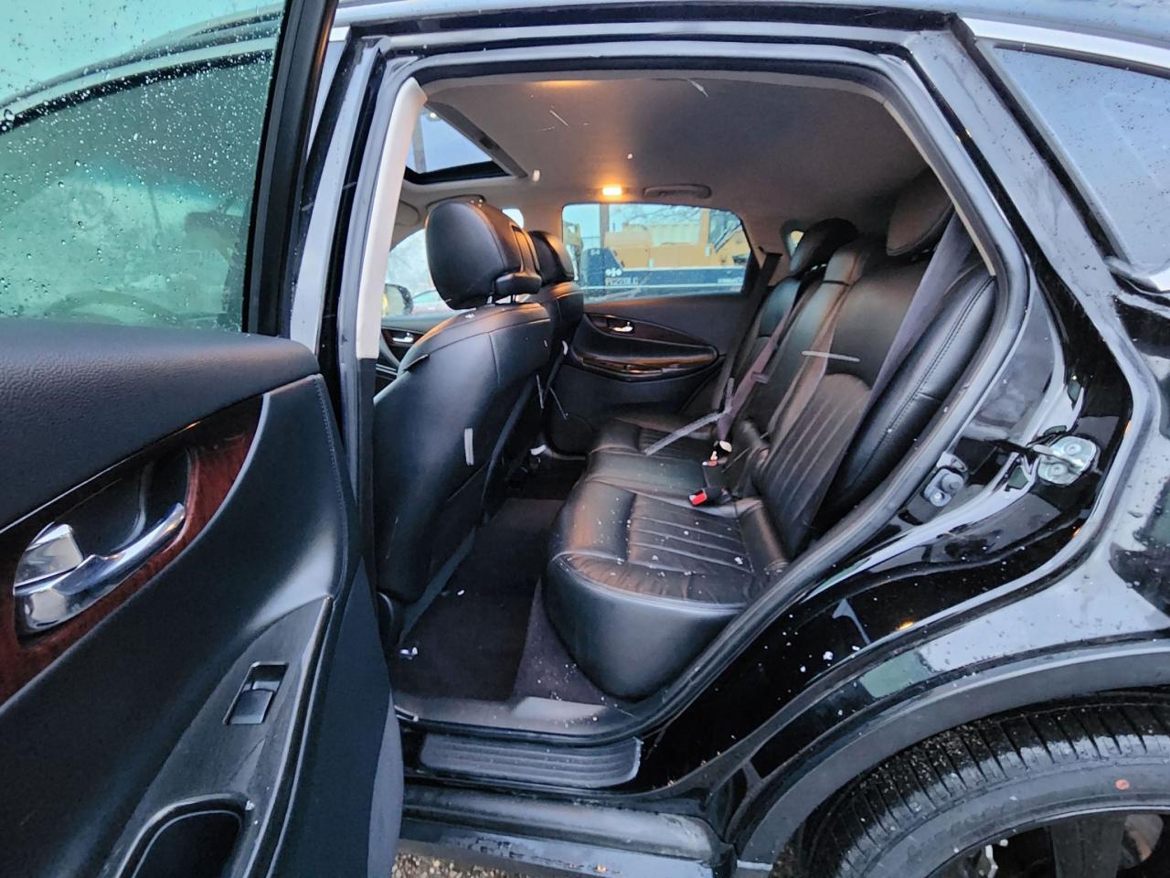 2016 Infiniti QX50 PREMIUM l Clean Carfax l NAV l AWD l Heated Seats