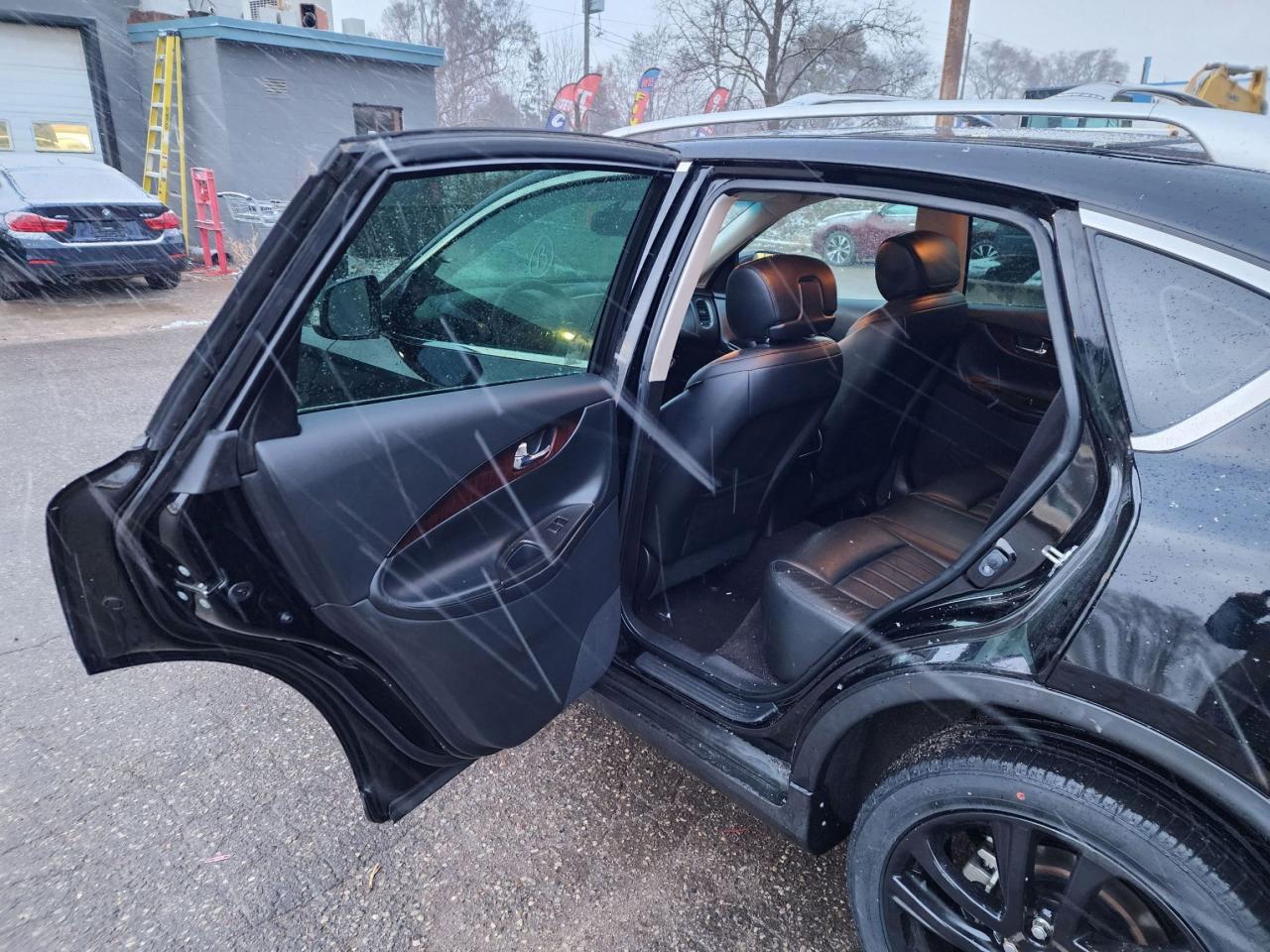 2016 Infiniti QX50 PREMIUM l Clean Carfax l NAV l AWD l Heated Seats