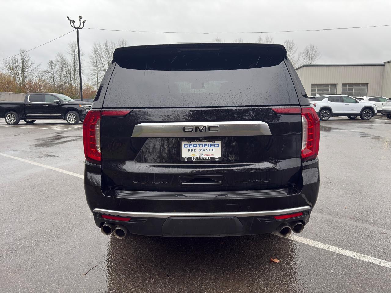 2023 GMC Yukon Denali 4WD + 7 Pass + 22 Alloys + 1 Owner Photo3