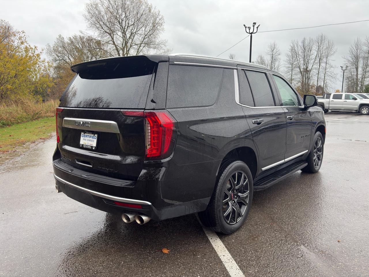 2023 GMC Yukon Denali 4WD + 7 Pass + 22 Alloys + 1 Owner Photo