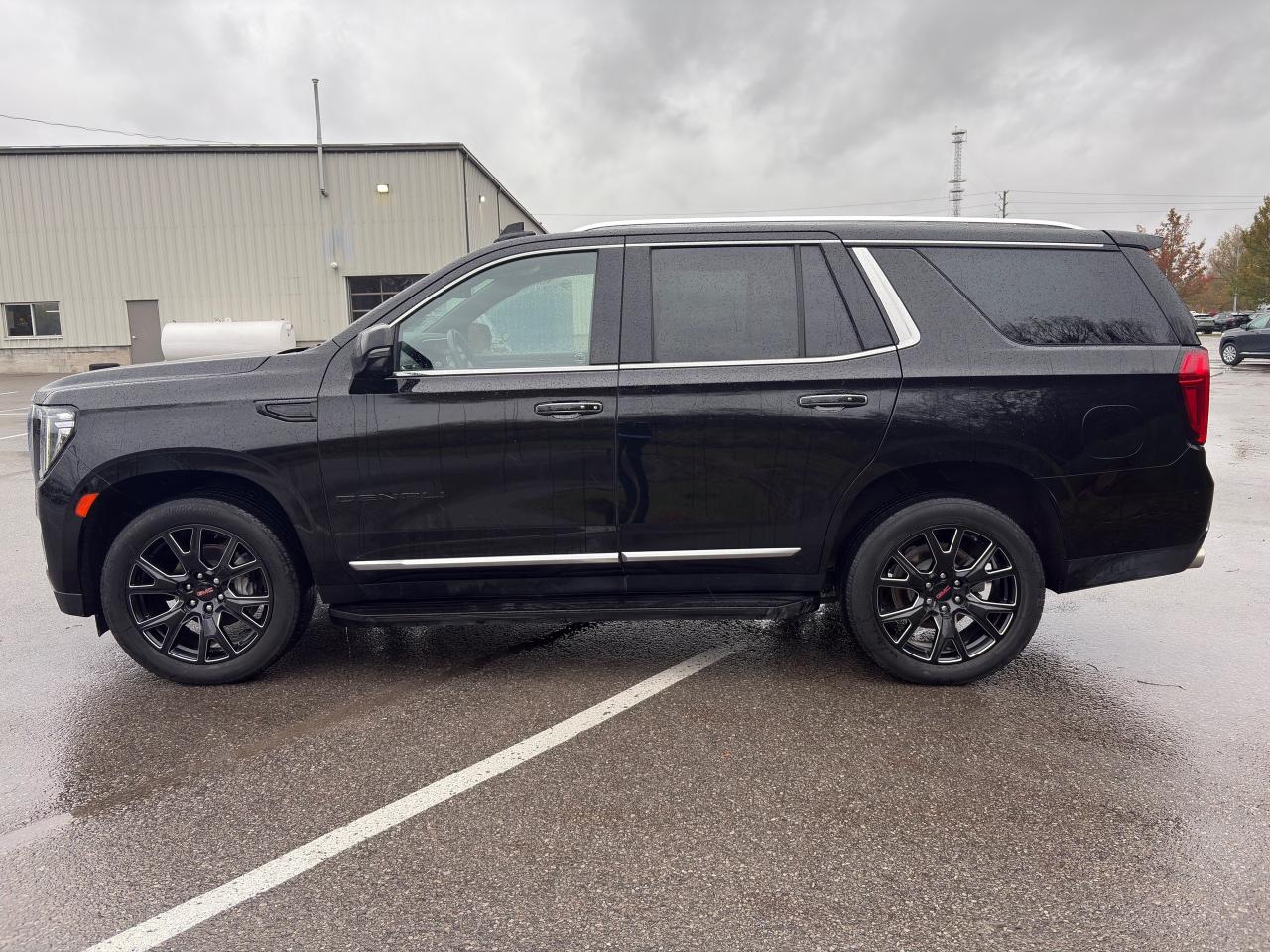 2023 GMC Yukon Denali 4WD + 7 Pass + 22 Alloys + 1 Owner Photo