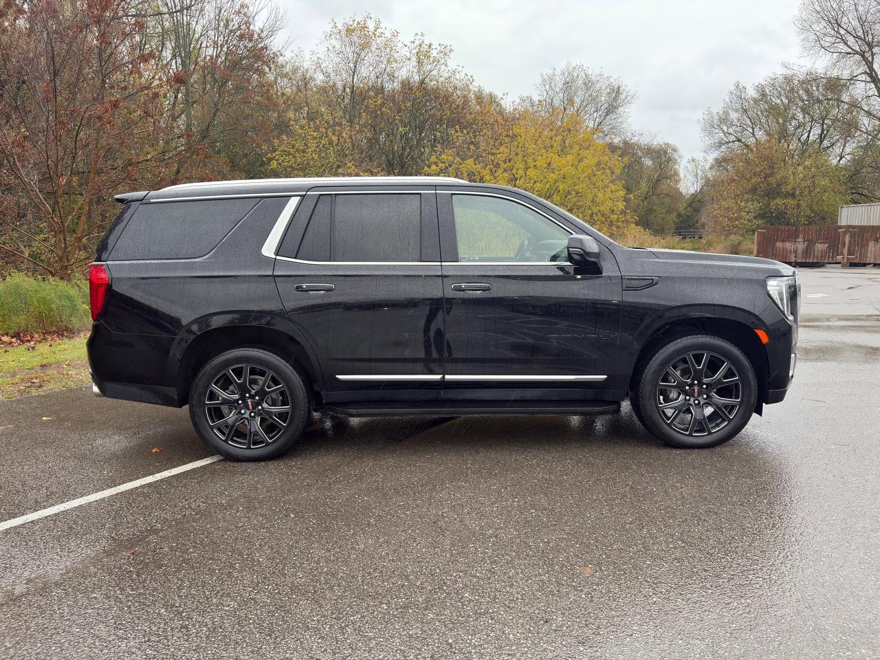 2023 GMC Yukon Denali 4WD + 7 Pass + 22 Alloys + 1 Owner Photo