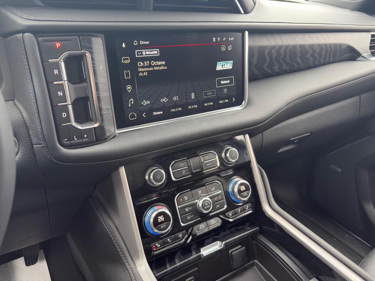 2023 GMC Yukon Denali 4WD + 7 Pass + 22 Alloys + 1 Owner Photo