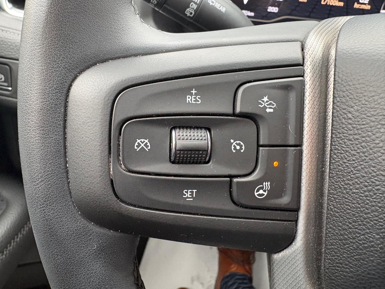 2023 GMC Yukon Denali 4WD + 7 Pass + 22 Alloys + 1 Owner Photo