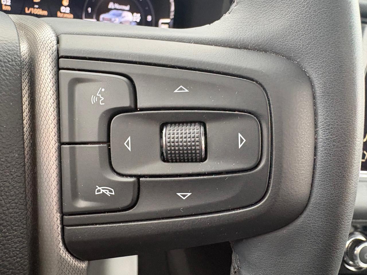 2023 GMC Yukon Denali 4WD + 7 Pass + 22 Alloys + 1 Owner Photo