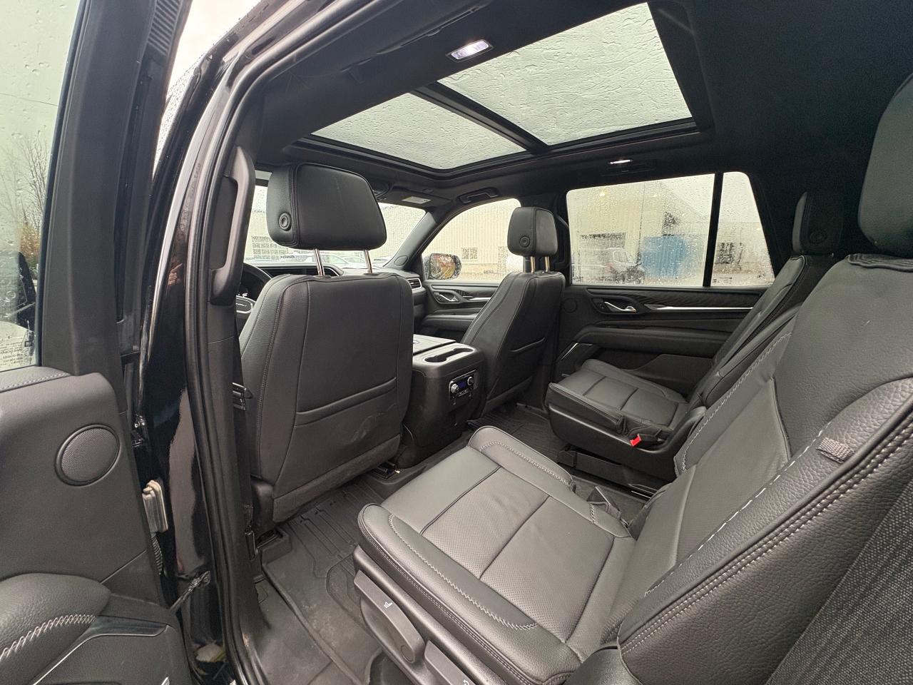 2023 GMC Yukon Denali 4WD + 7 Pass + 22 Alloys + 1 Owner Photo