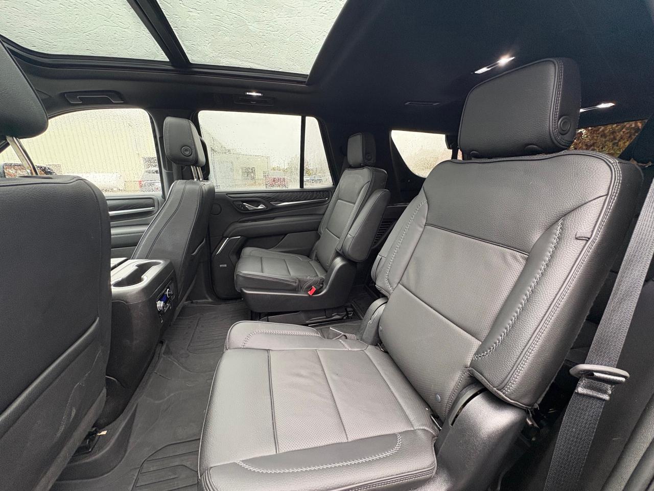 2023 GMC Yukon Denali 4WD + 7 Pass + 22 Alloys + 1 Owner Photo