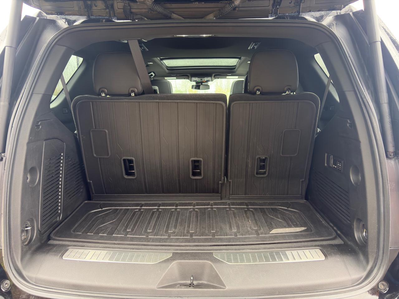 2023 GMC Yukon Denali 4WD + 7 Pass + 22 Alloys + 1 Owner Photo