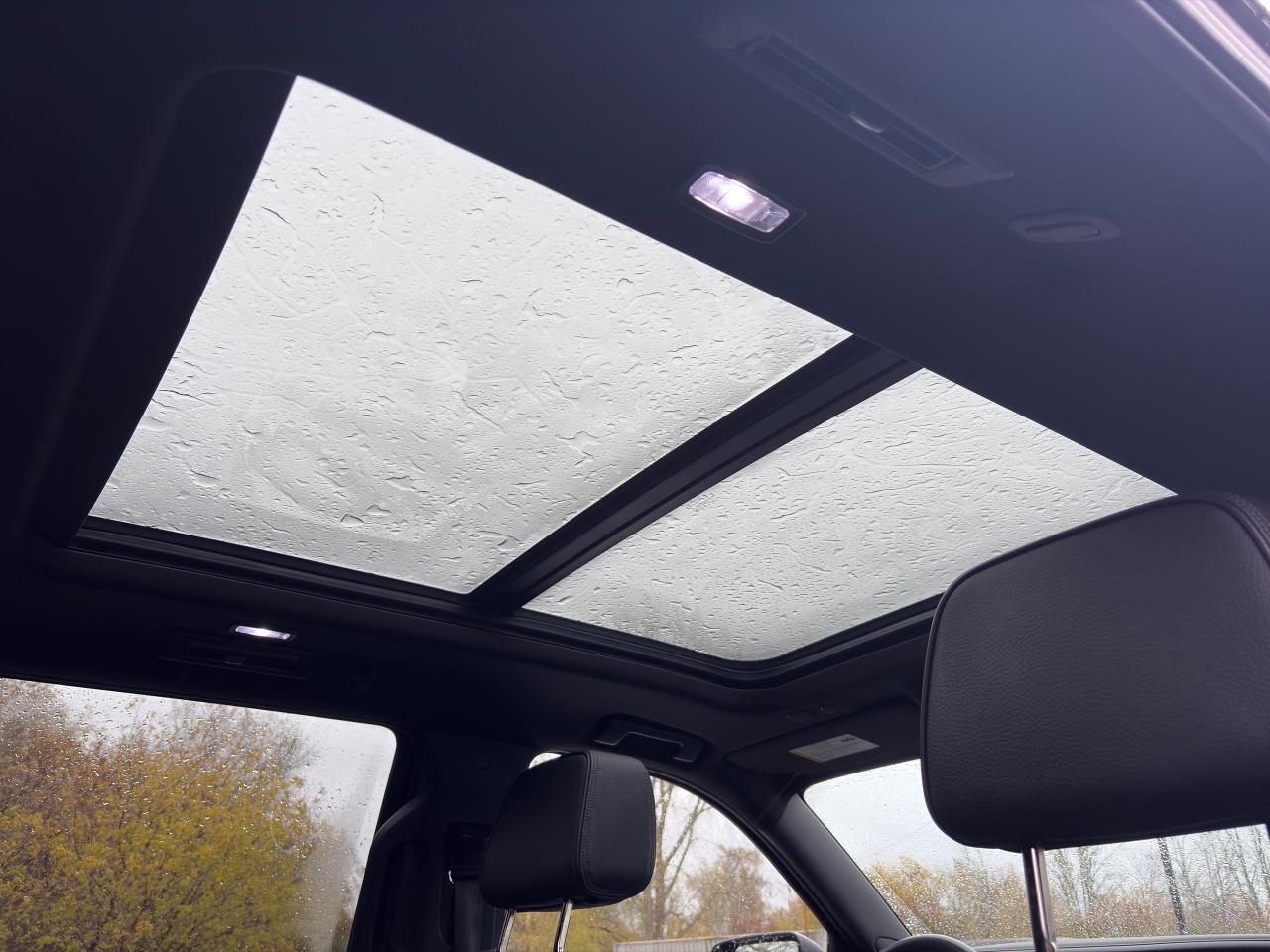 2023 GMC Yukon Denali 4WD + 7 Pass + 22 Alloys + 1 Owner Photo