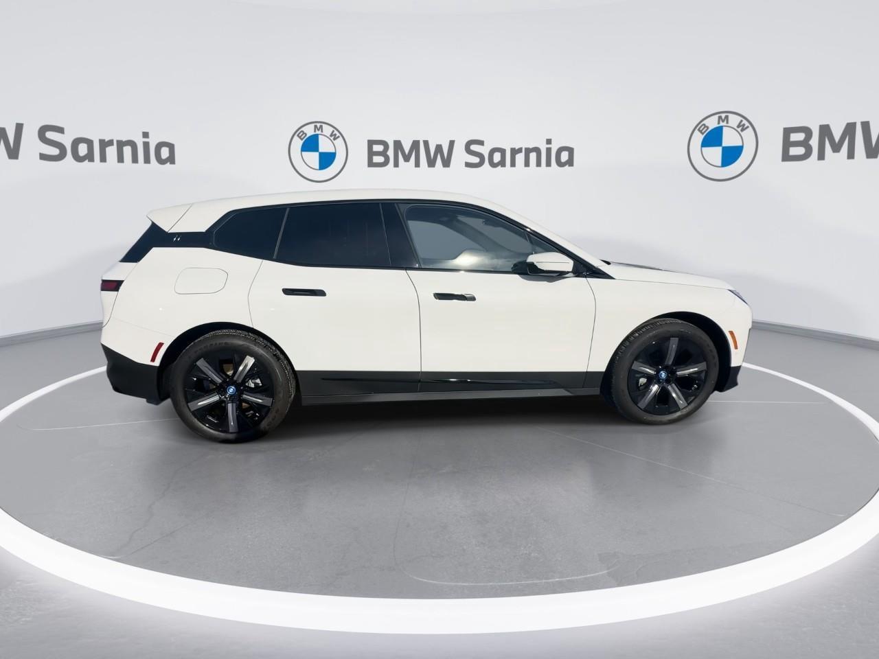 2025 BMW iX xDrive40 Photo