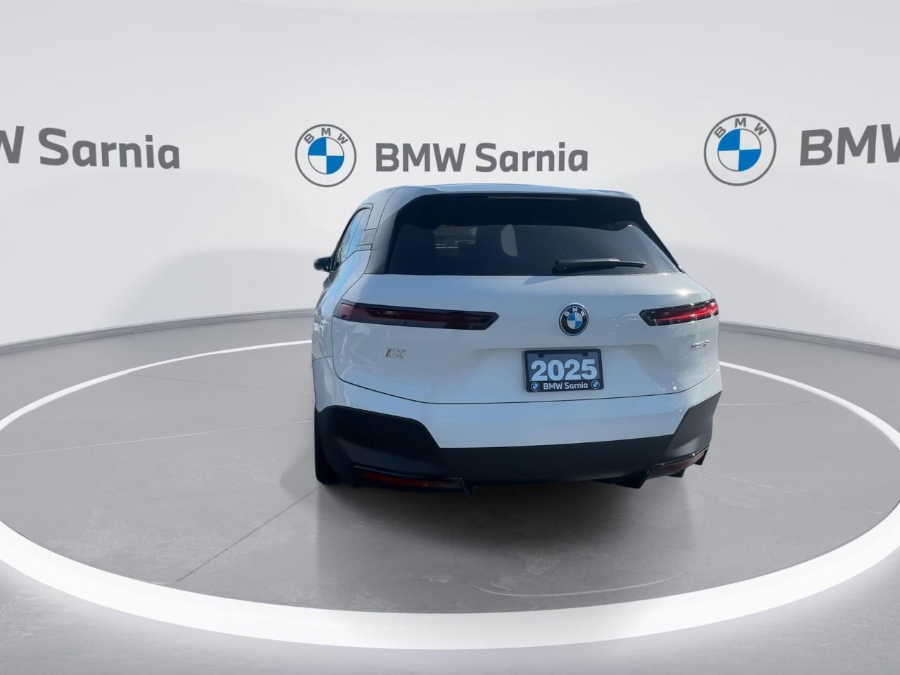 2025 BMW iX xDrive40 Photo