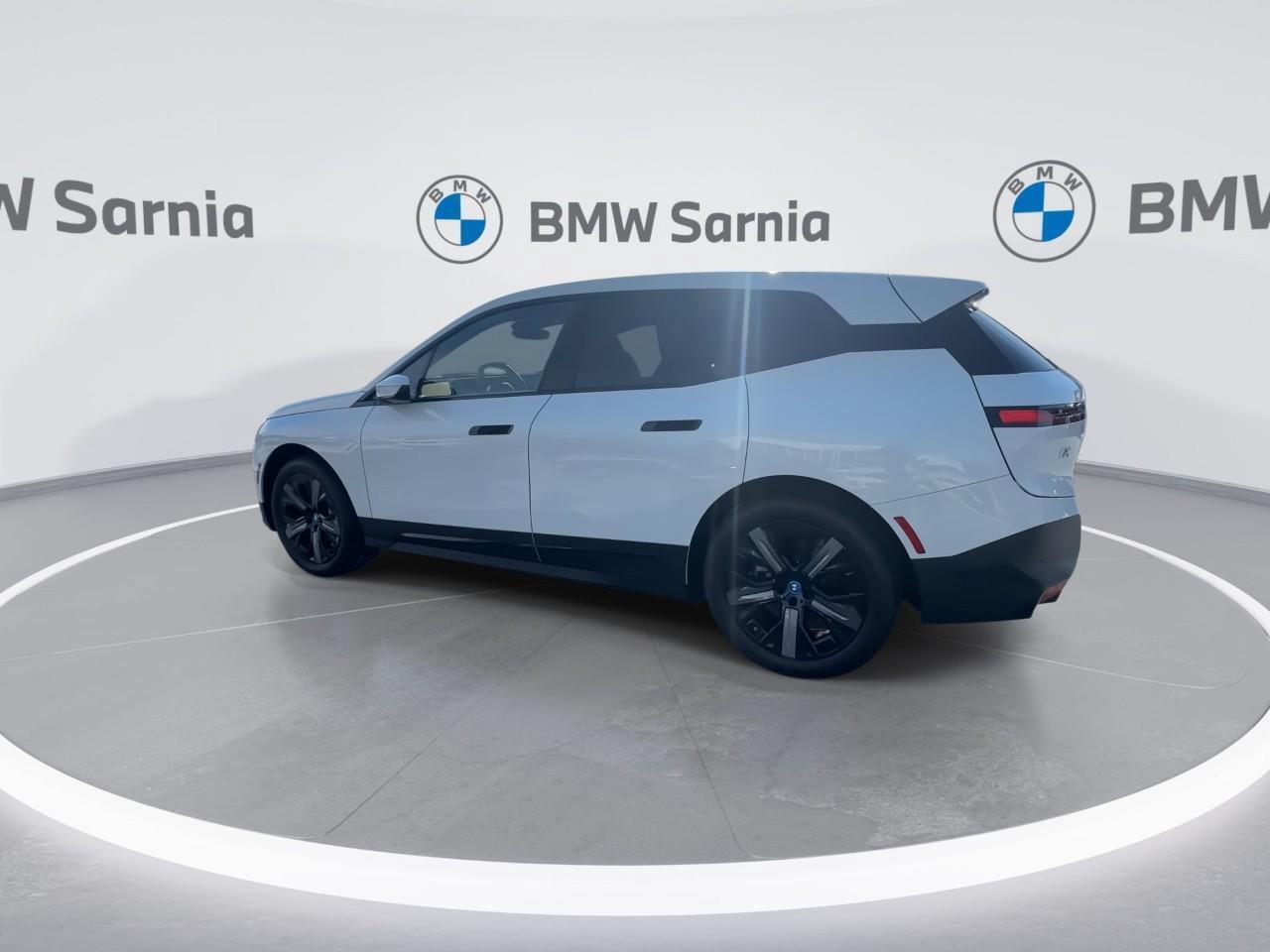 2025 BMW iX xDrive40 Photo