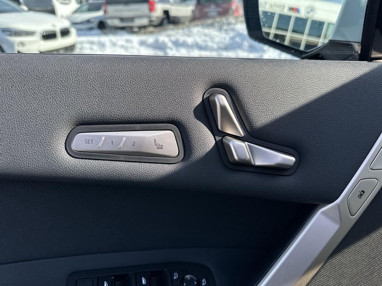 2025 BMW iX xDrive40 Photo