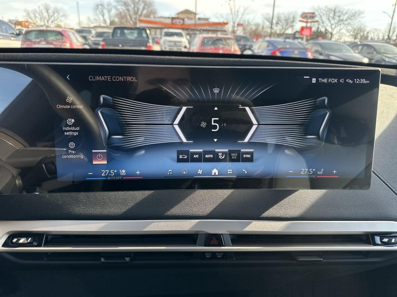 2025 BMW iX xDrive40 Photo