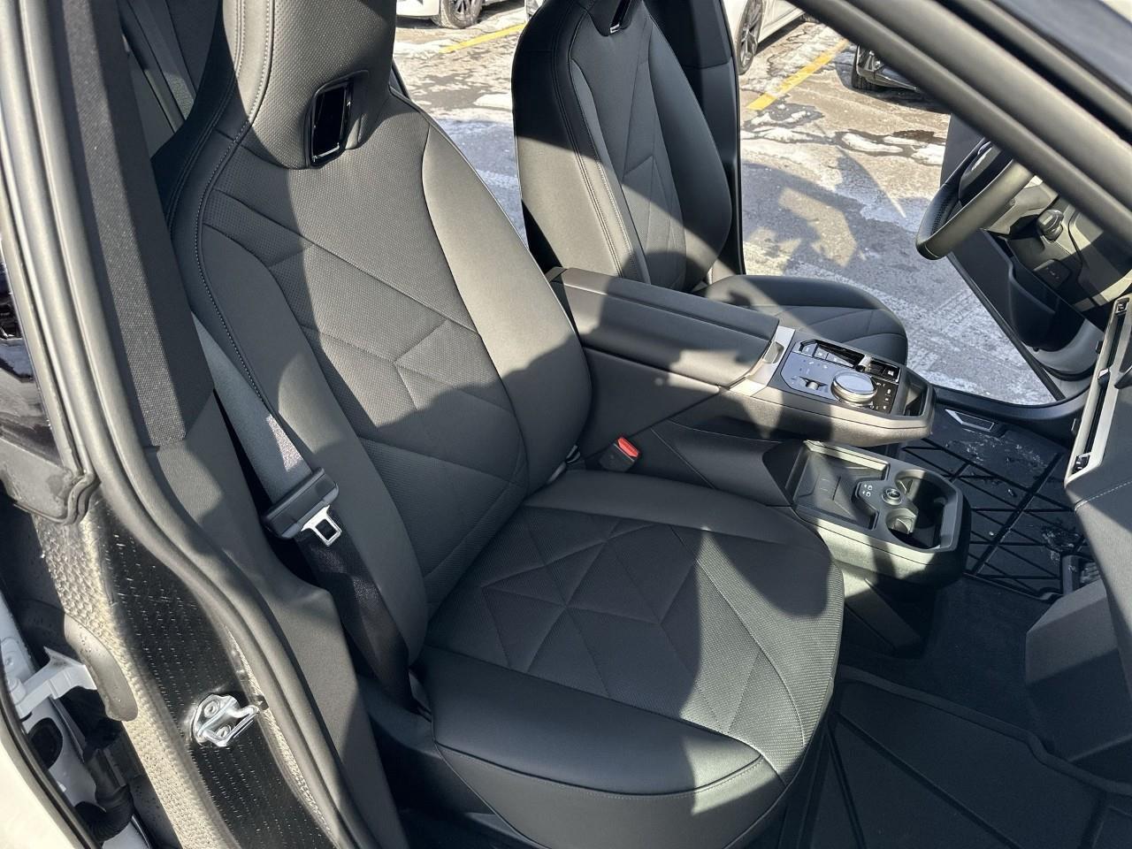 2025 BMW iX xDrive40 Photo