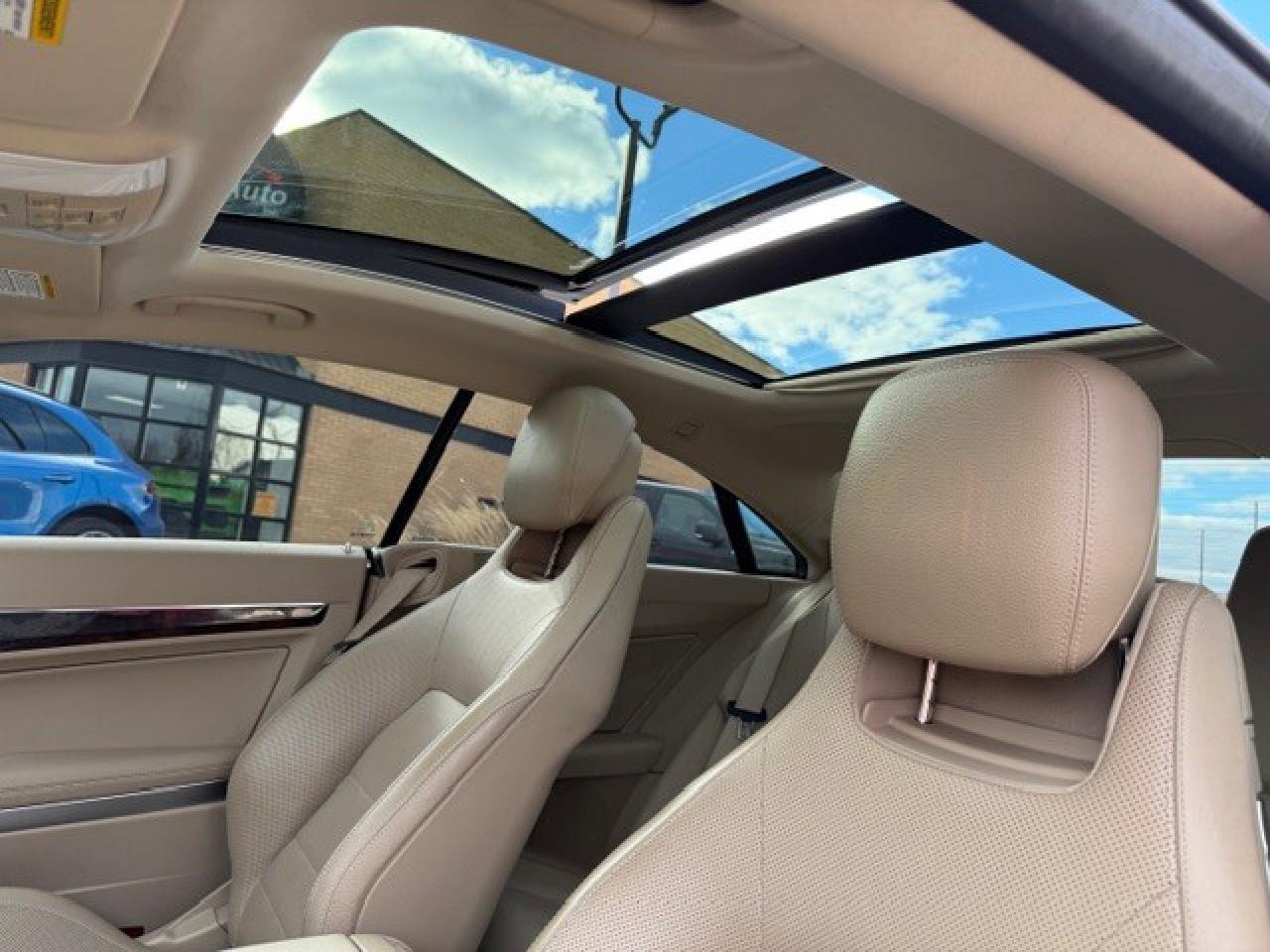 2010 Mercedes-Benz E-Class E350 RWD Panoramic Leather Harmon Kardon Photo