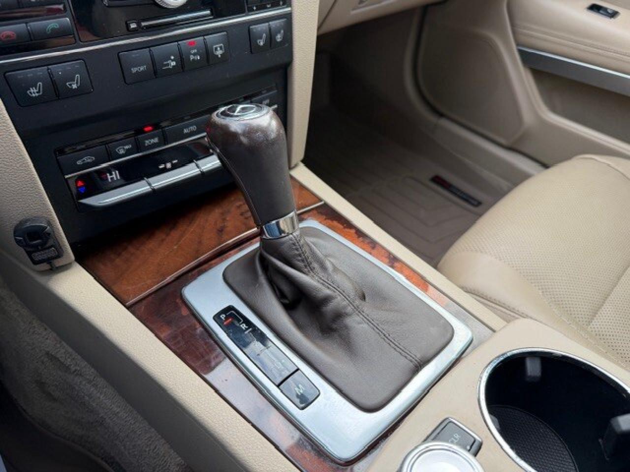 2010 Mercedes-Benz E-Class E350 RWD Panoramic Leather Harmon Kardon Photo