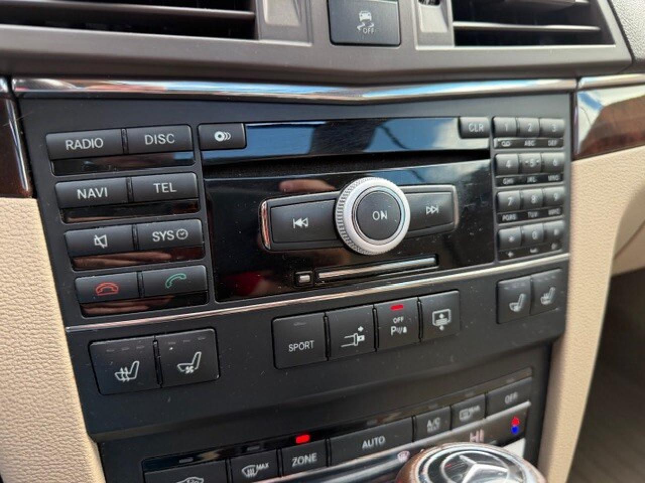 2010 Mercedes-Benz E-Class E350 RWD Panoramic Leather Harmon Kardon Photo