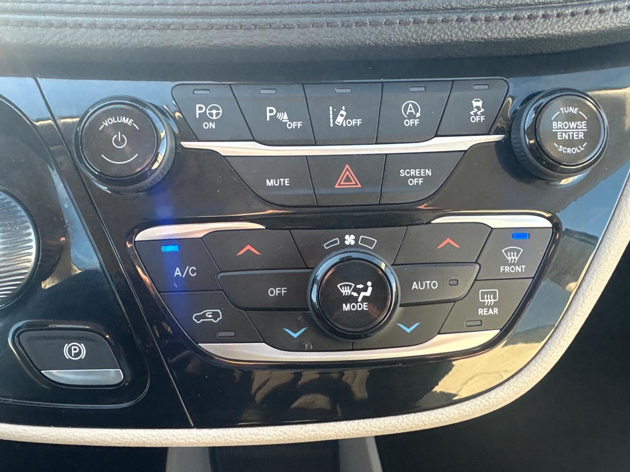 2019 Chrysler Pacifica Limited + Navi + Advanced SafetyTec Group + Low Km Photo