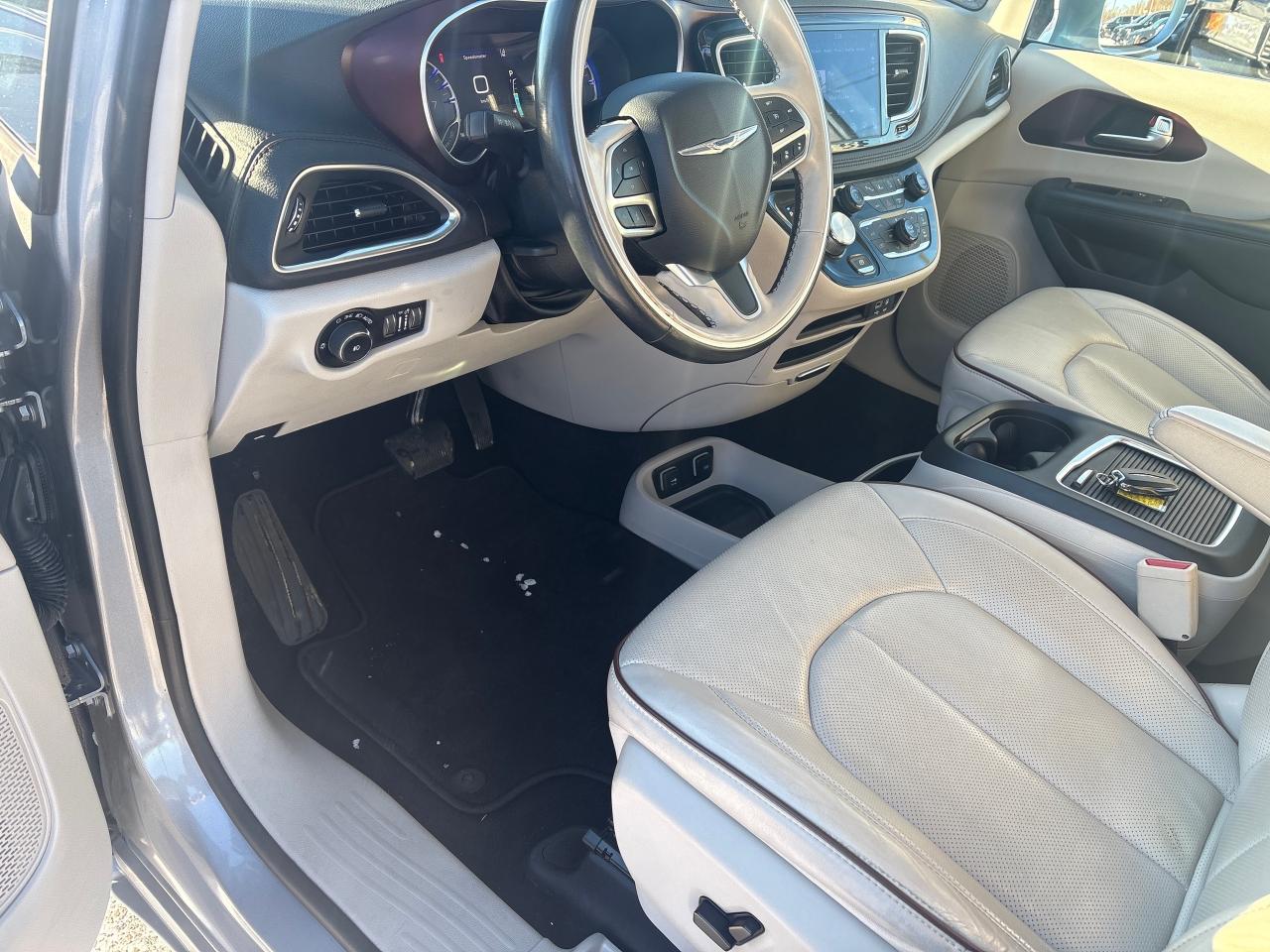 2019 Chrysler Pacifica Limited + Navi + Advanced SafetyTec Group + Low Km Photo