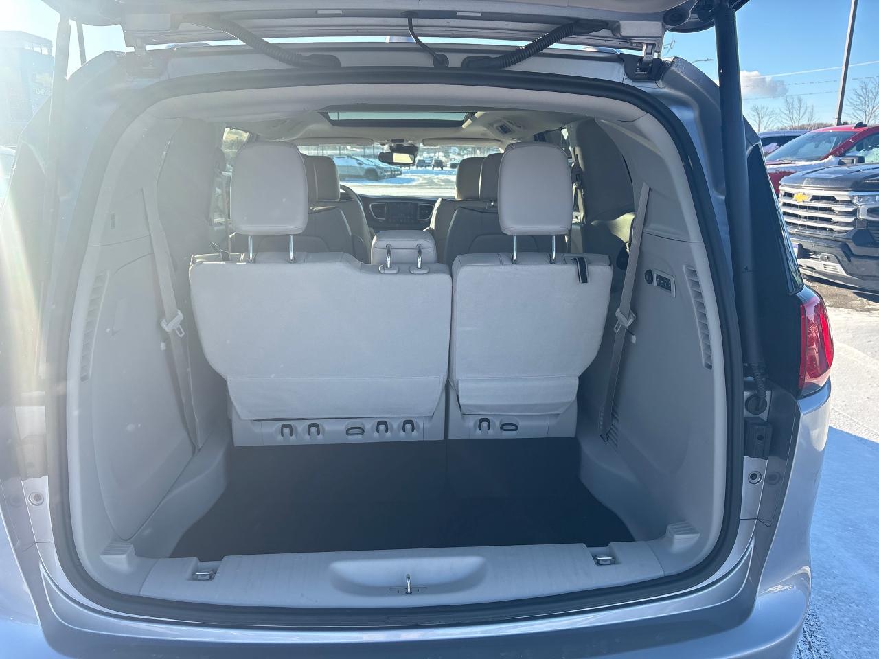 2019 Chrysler Pacifica Limited + Navi + Advanced SafetyTec Group + Low Km Photo