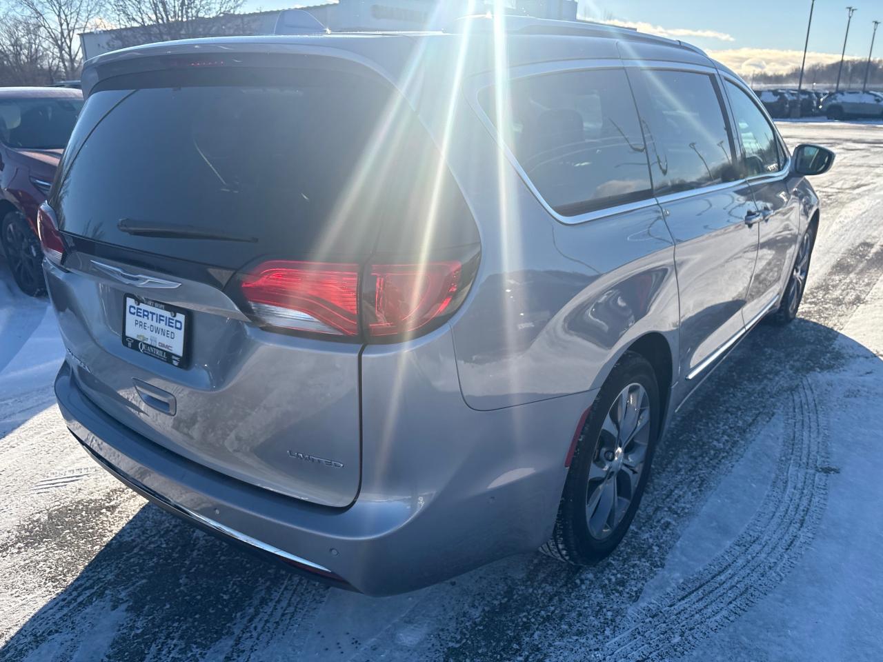 2019 Chrysler Pacifica Limited + Navi + Advanced SafetyTec Group + Low Km Photo
