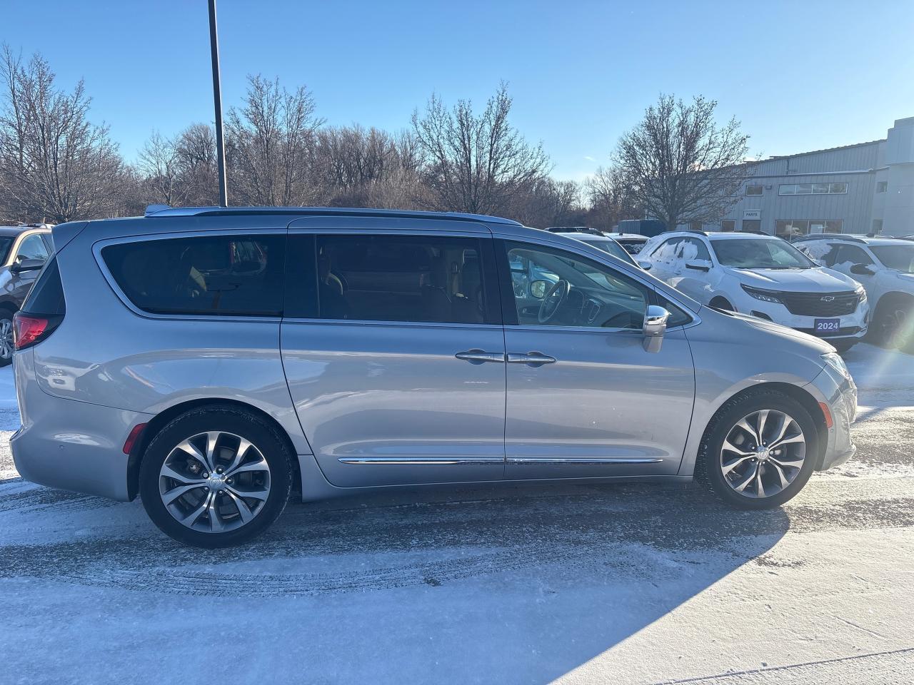 2019 Chrysler Pacifica Limited + Navi + Advanced SafetyTec Group + Low Km Photo